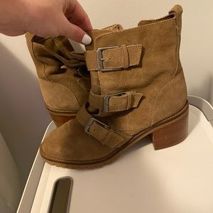 Size 8 sand colored bootie. Same as the black ones listed.